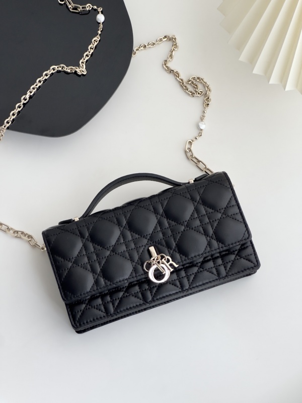 [디올] DIOR WOC 신상 숄더백