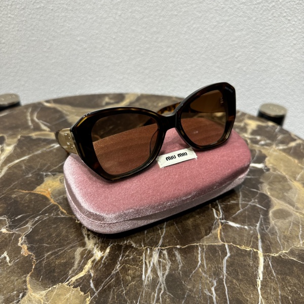 MIUMIU SUNGLASS