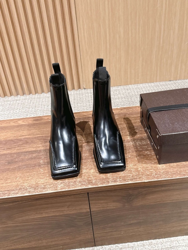 [ALAIA] 신상 부츠