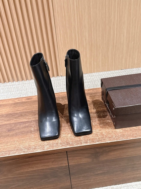 [ALAIA] 신상 부츠